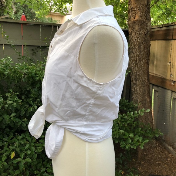 3/ $15 100 % Sleeveless classic white button up - Picture 4 of 7